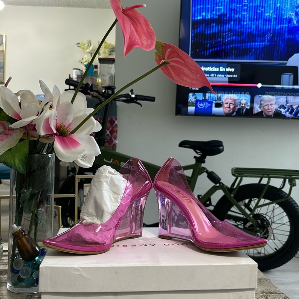 pink dress shoes
